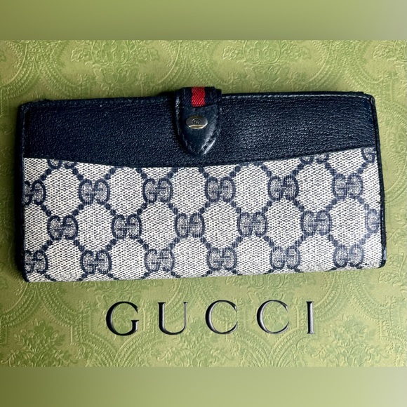 Authentic GUCCI wallet - Picture 1 of 9